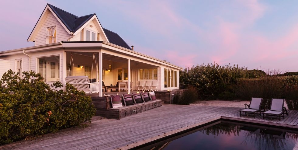 Thiên Bình (23/9-22/10): Thiên Bình rất quảng giao. Họ sẽ mong muốn sở hữu một không gian mở rộng lớn để chào đón bạn bè cũng như những người lạ đến với những bữa tiệc của mình. Ảnh minh họa