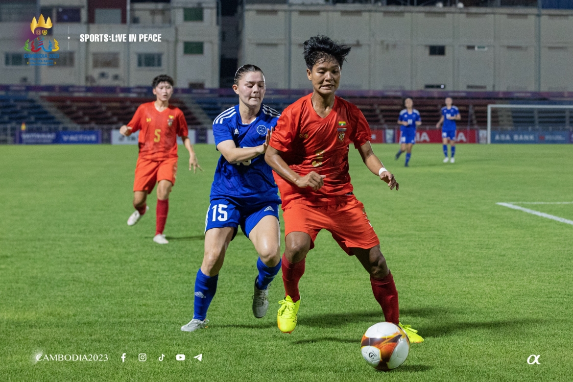 ĐT nữ Myanmar đã thể hiện sự khó chịu trong trận đấu mở màn của SEA Games 32 gặp Philippines. (Ảnh: BTC). 