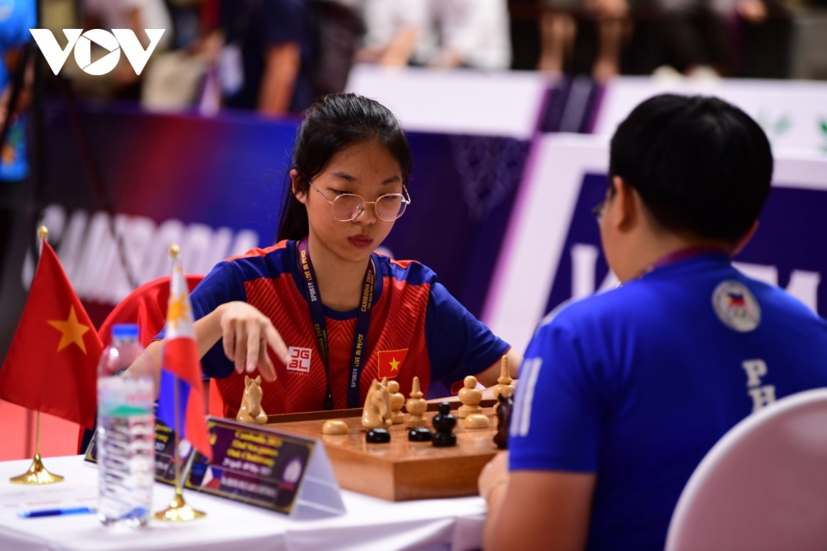 Cờ ốc Việt Nam xếp trên cả chủ nhà Campuchia. (Ảnh: Dương Thuật). 