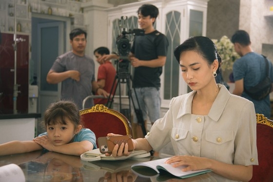 Mai Tâm Như ở hậu trường "Ông bố đeo tạp dề".