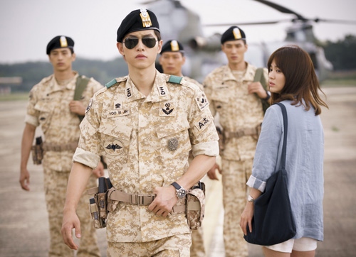 Song Joong Ki là tên làm nên thương hiệu, linh hồn của bộ phim “Hậu duệ mặt trời”.