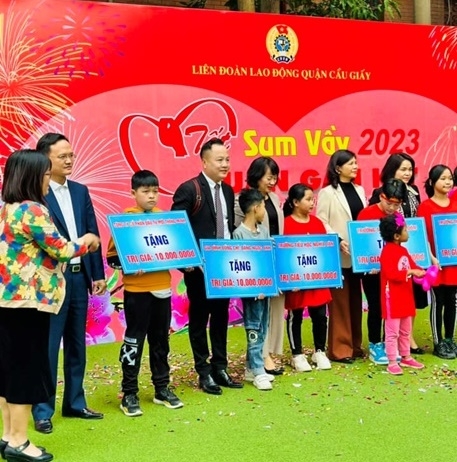 Nghệ nhân ưu tú Đặng Ngọc Anh tổ chức hoạt động thiện nguyện tại làng trẻ SOS