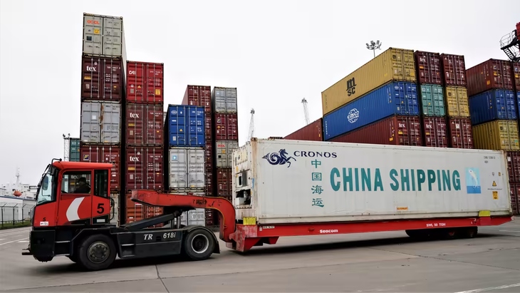 Container của hãng China Shipping tại một cảng của Nga hồi tháng 10/2022. Ảnh: Reuters