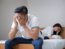 Chồng tôi kể những người bạn của mình lấy được vợ giàu nên không phải vất vả (ảnh minh họa)