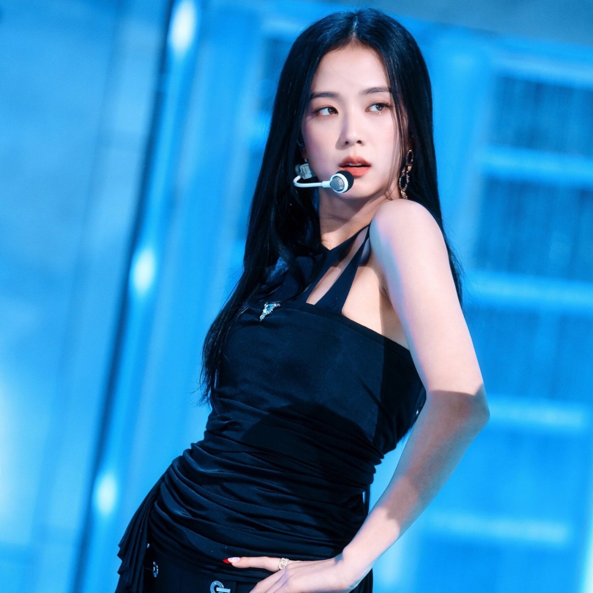 Chị cả Jisoo (Blackpink) háo hức lên tiếng về việc đến Việt Nam biểu diễn.
 