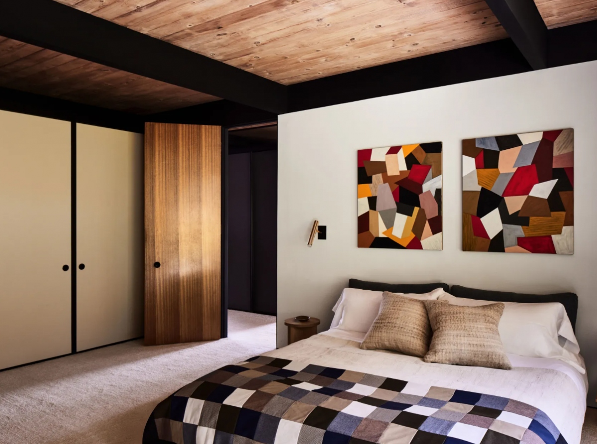 Phòng ngủ với thiết kế đơn giản.