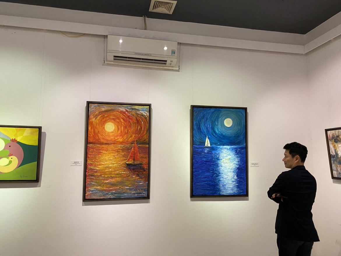 Triển lãm “Đa sắc”.