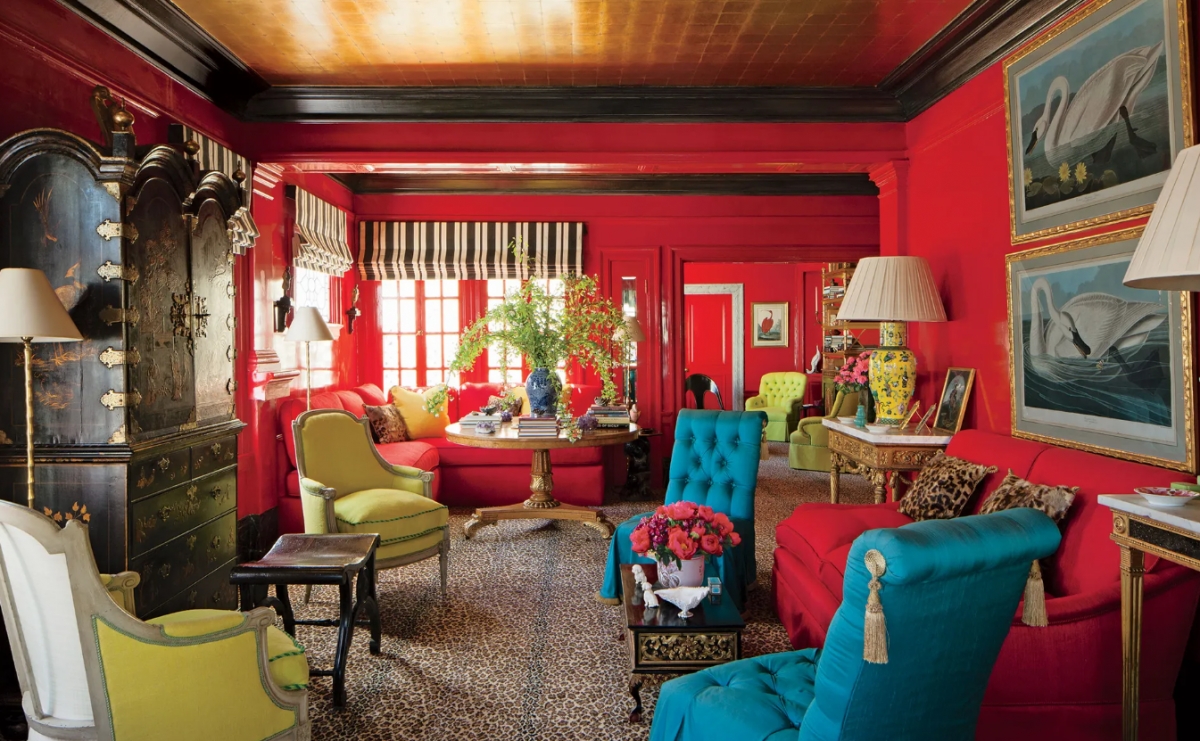 Lấy sắc đỏ rực rỡ làm nền, bạn có thể lựa chọn thiết kế nội thất với những màu sắc rực rỡ như: vàng mù tạt, xanh coban,...