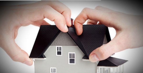 Mẹ nói căn nhà bà đang ở sau này sẽ là của em gái vì vợ chồng em ở chung với bà, chăm lo hương khói cho tổ tiên sau này (ảnh minh họa)