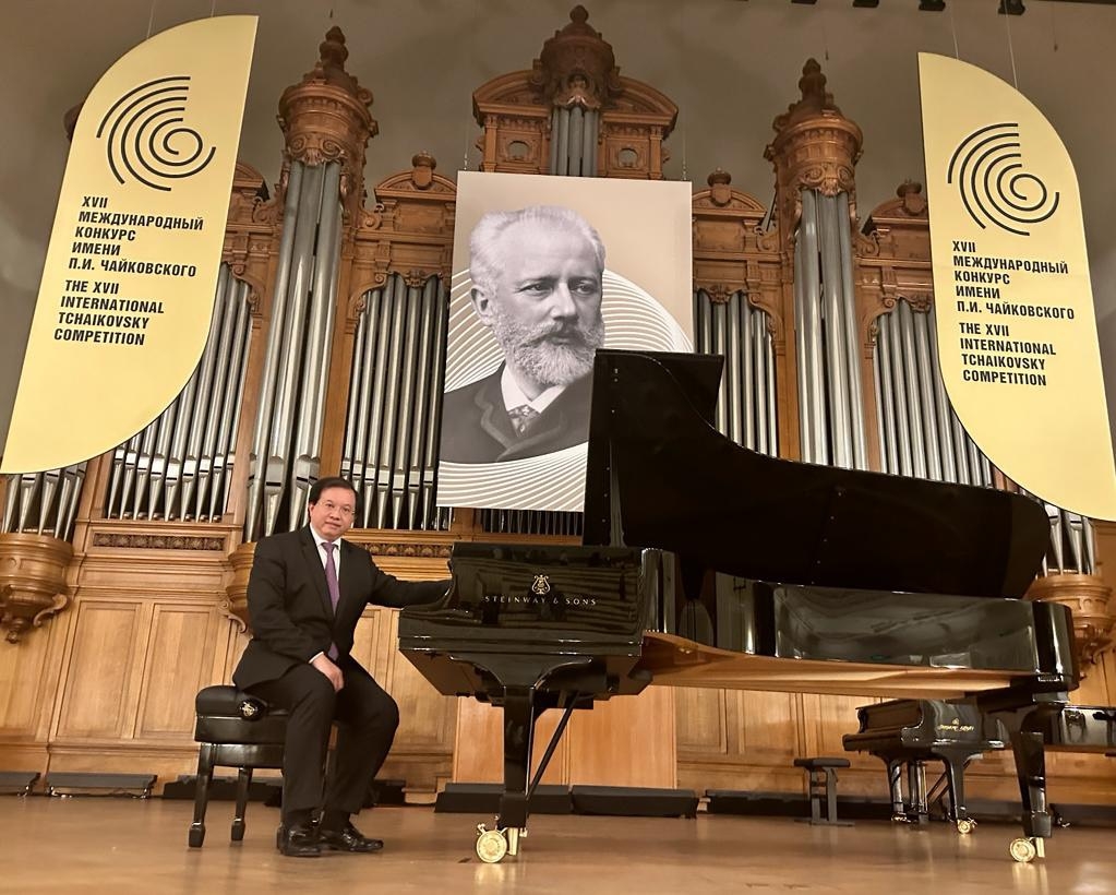 Ông là người Việt đầu tiên được mời làm giám khảo hạng mục Piano tại P.I. Tchaikovsky sau 65 năm kể từ khi cuộc thi này được tổ chức.