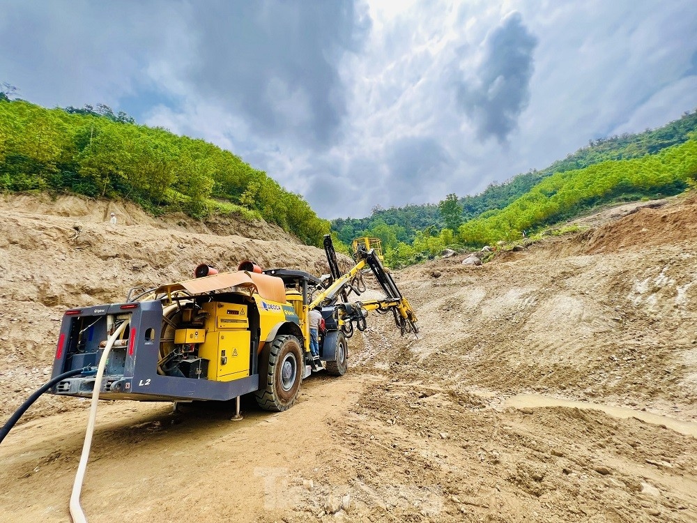 Chuẩn bị điểm thi công tại hầm số 2, xã Phổ Cường, thị xã Đức Phổ, tuyến cao tốc Quảng Ngãi - Hoài Nhơn.