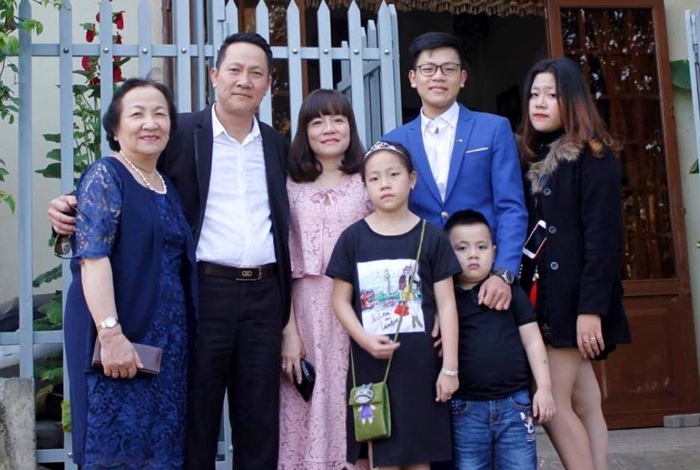 Gia đình hạnh phúc của NSƯT Hoàng Hải.