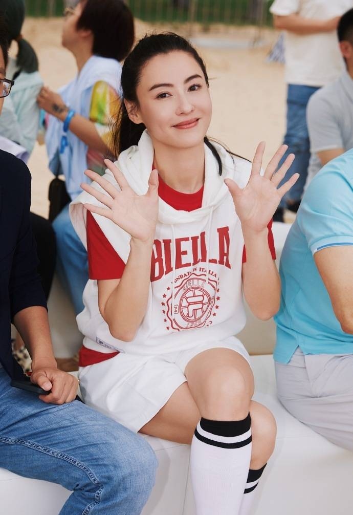 Hình ảnh Bá Chi mặc đồng phục thể thao, trạng thái này thực sự tuyệt vời.