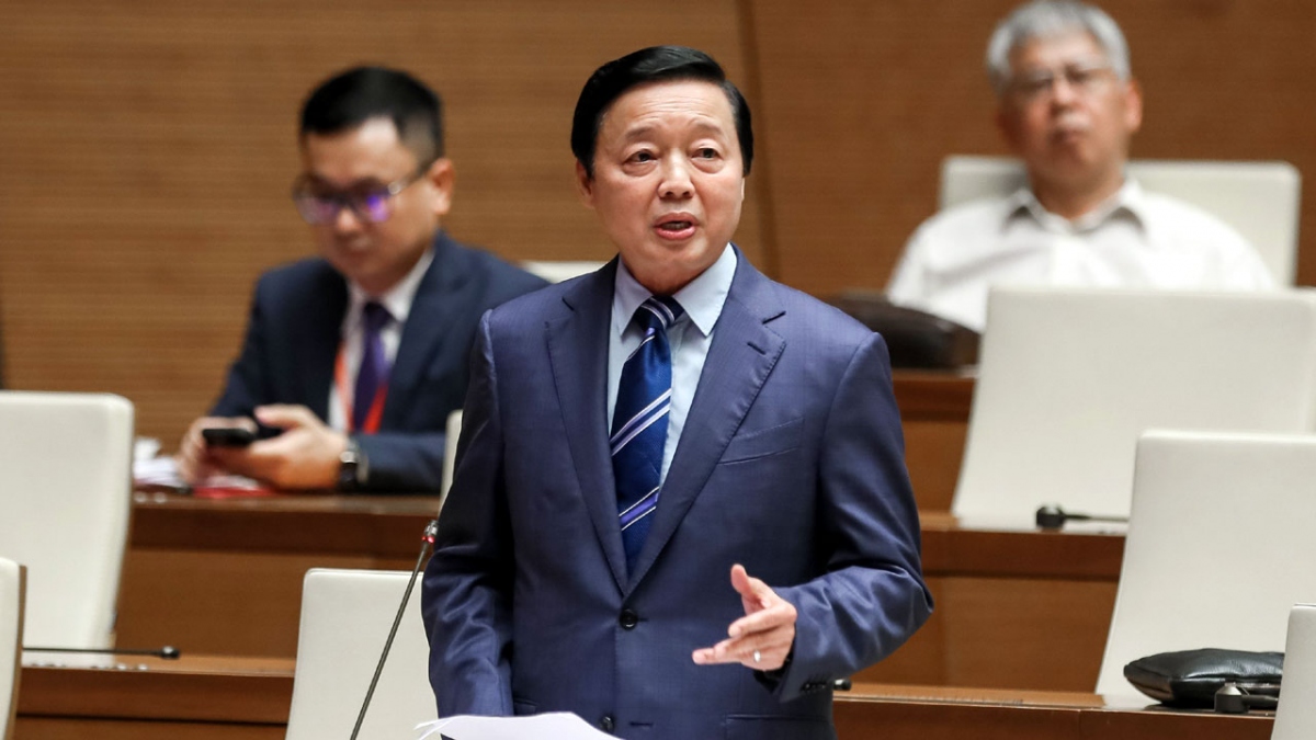 Phó Thủ tướng Chính phủ Trần Hồng Hà giải đáp các vấn đề được các ĐBQH quan tâm.