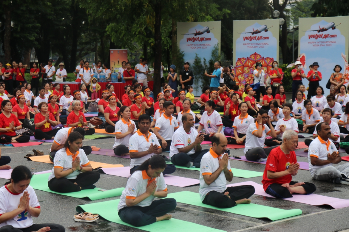 Sự kiện còn có các tiết mục yoga nghệ thuật “Hào khí Việt Nam”, “Xin chào Việt Nam”, “Việt Nam quê hương tôi” do Học viện Yoga Hương Anh, Team Acro Yoga Việt Nam và Câu lạc bộ B&amp;C thể hiện.