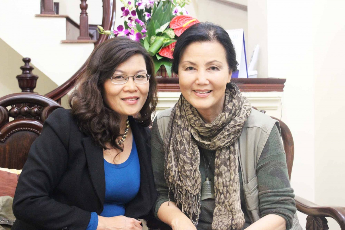 Kiều Chinh và phóng viên VOV