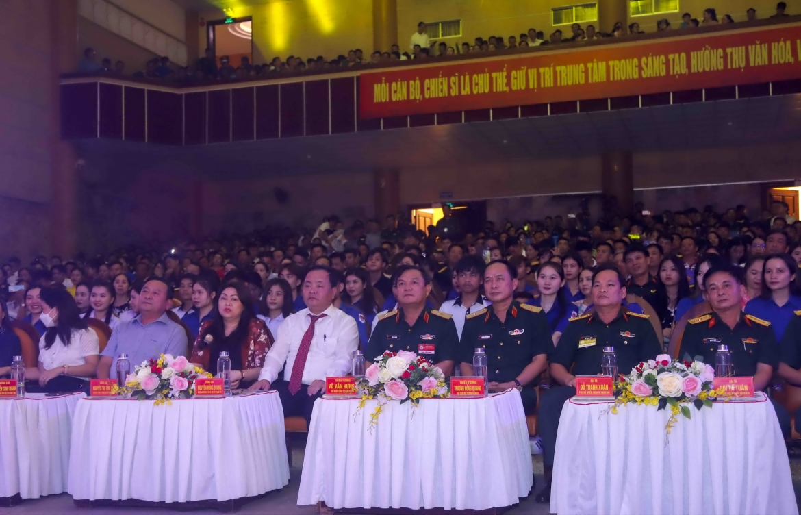 Các đại biểu dự liên hoan