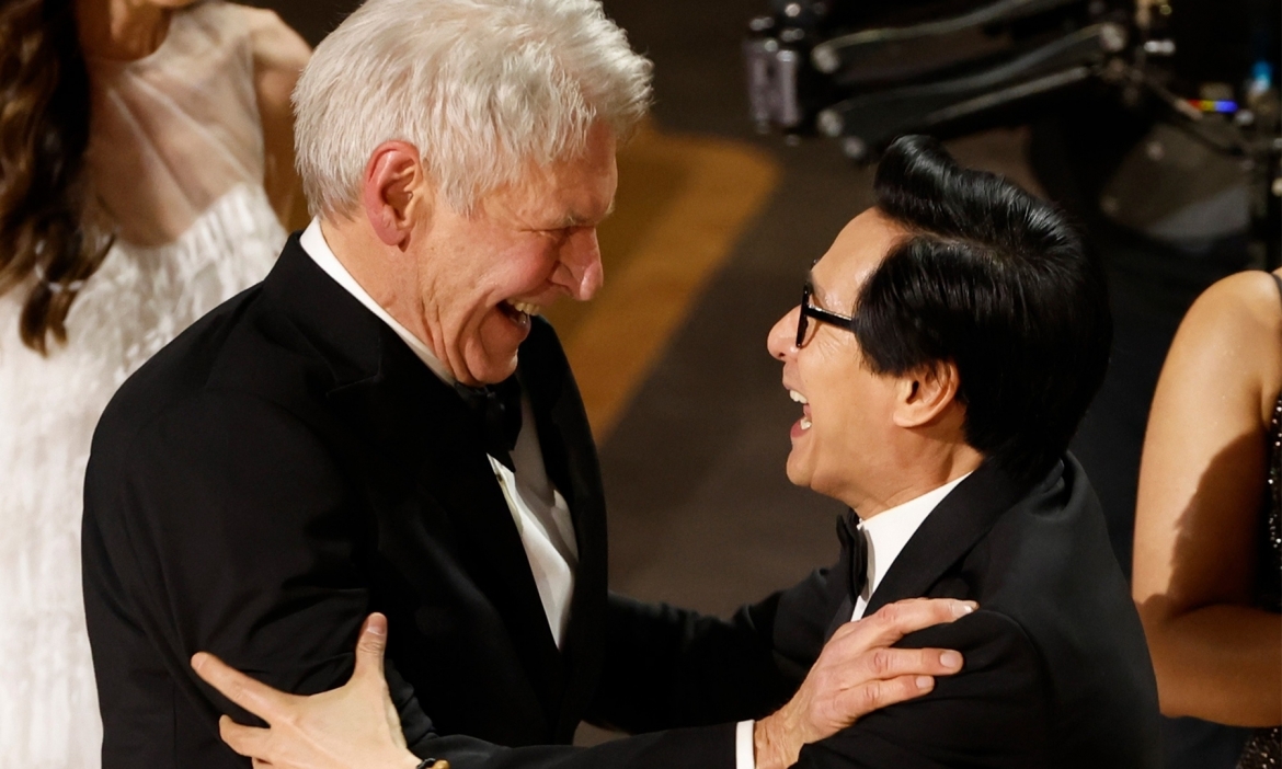 Harrison Ford là người công bố giải thưởng quan trọng nhất – “Phim hay nhất” cho đoàn “Everything Everywhere All at Once”