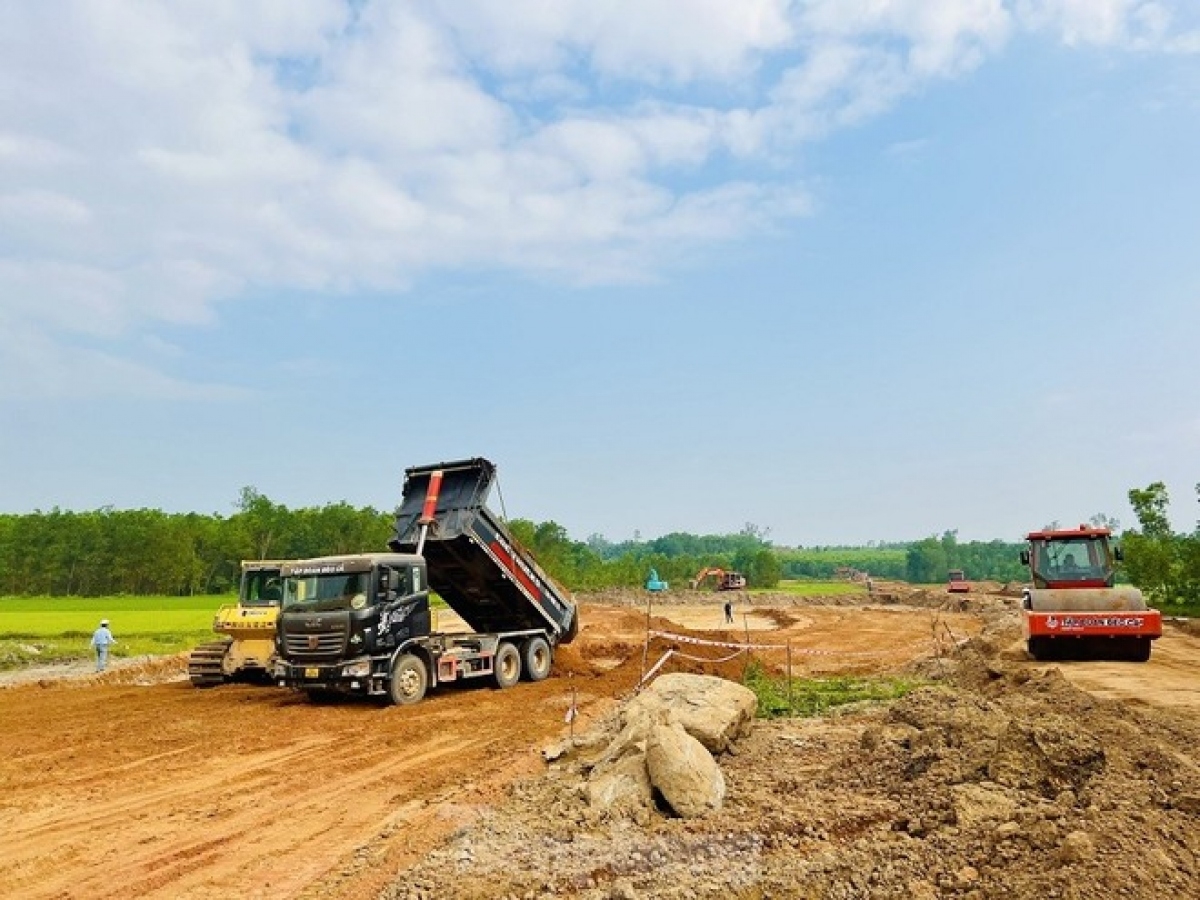 Cao tốc Quảng Ngãi- Hoài Nhơn đang được thi công.