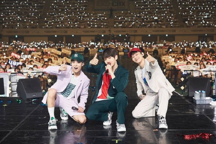 3 thành viên nhóm EXO hé lộ bản "hợp đồng nô lệ".