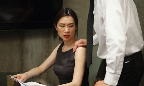 Mỗi buổi sáng ông sếp này đều nhắn tin cho tôi với những lời lẽ tán tỉnh khó nghe (ảnh minh họa)