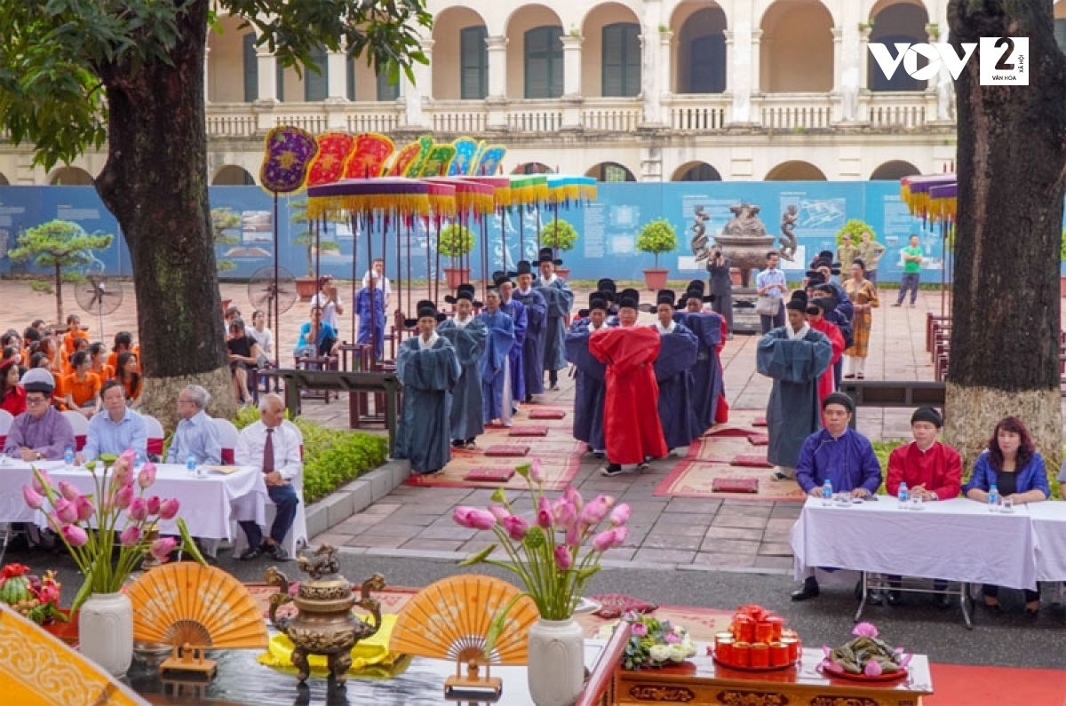 Nhằm tôn vinh truyền thống văn hóa của dân tộc, phát huy giá trị văn hóa cung đình Thăng Long, Trung tâm Bảo tồn Di sản Thăng Long - Hà Nội tổ chức Chương trình “Tết Đoan Ngọ Thăng Long xưa” với nhiều điểm mới, mang đậm dấu ấn tết Đoan Ngọ cung đình.