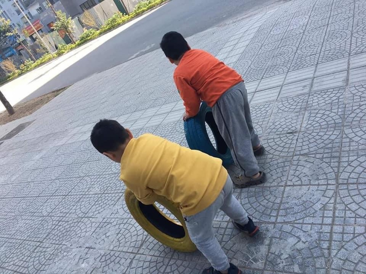 Những trò chơi tưởng hết sức bình thường với trẻ khuyết tật vận động hoặc gặp các vấn đề về tư duy sẽ đòi hỏi cả một quá trình kỳ công rèn luyện.