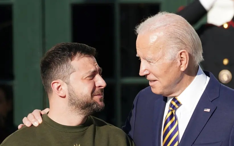 Tổng thống Ukraine Zelensky (trái) trong một lần gặp gỡ người đồng cấp Mỹ Biden. Ảnh: Jerusalem Post.