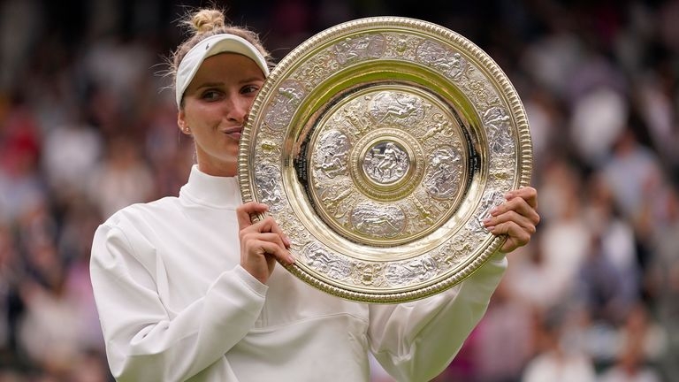 Vondrousova làm nên kỳ tích ở Wimbledon 2023. (Ảnh: Getty)
