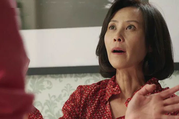 Bác gái lúc nào cũng nghĩ gia đình tôi phải có trách nhiệm giúp đỡ kinh tế cho nhà bác. (Ảnh minh họa, nguồn: KT)