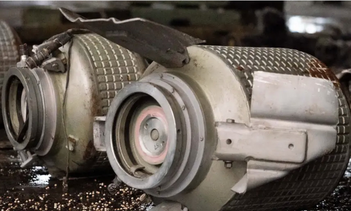 Bom chùm chưa nổ ở Kiev vào tháng 7/2022. Ảnh: USA Today/DW