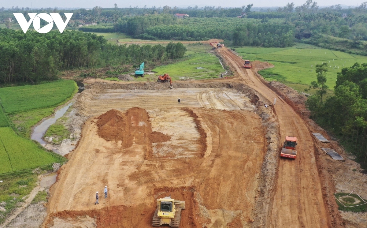 Triển khai thi công dự án cao tốc Quảng Ngãi - Hoài Nhơn đoạn qua huyện Mộ Đức.