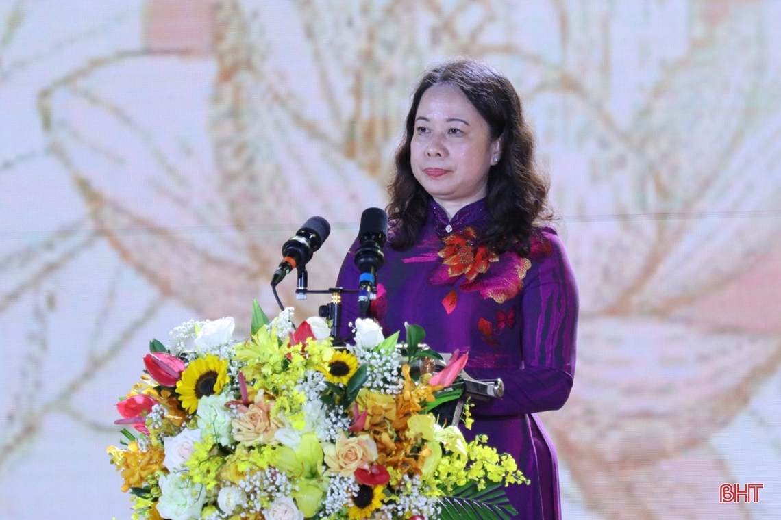 Phó Chủ tịch nước Võ Thị Ánh Xuân phát biểu tại chương trình. (Ảnh: Báo Hà Tĩnh)