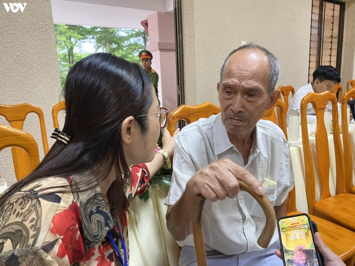 Ông Nguyễn Đôn Thiêm hồi tưởng những năm tháng bị giam cầm ở Côn Đảo. (Ảnh: Gia Khang)