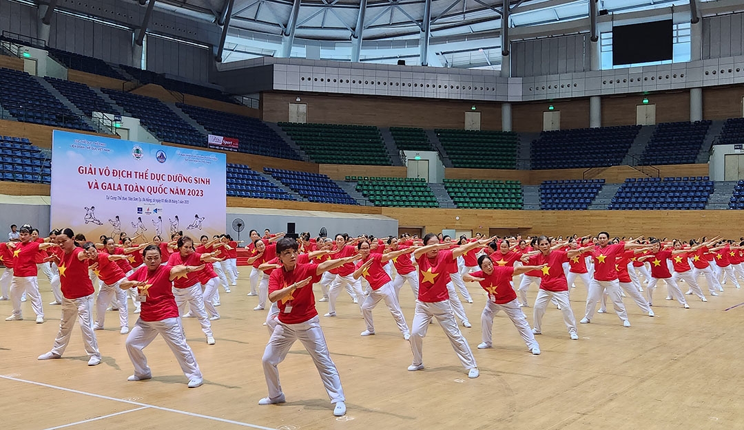 Đồng diễn thể dục dưỡng sinh mở đầu Lễ khai mạc.
