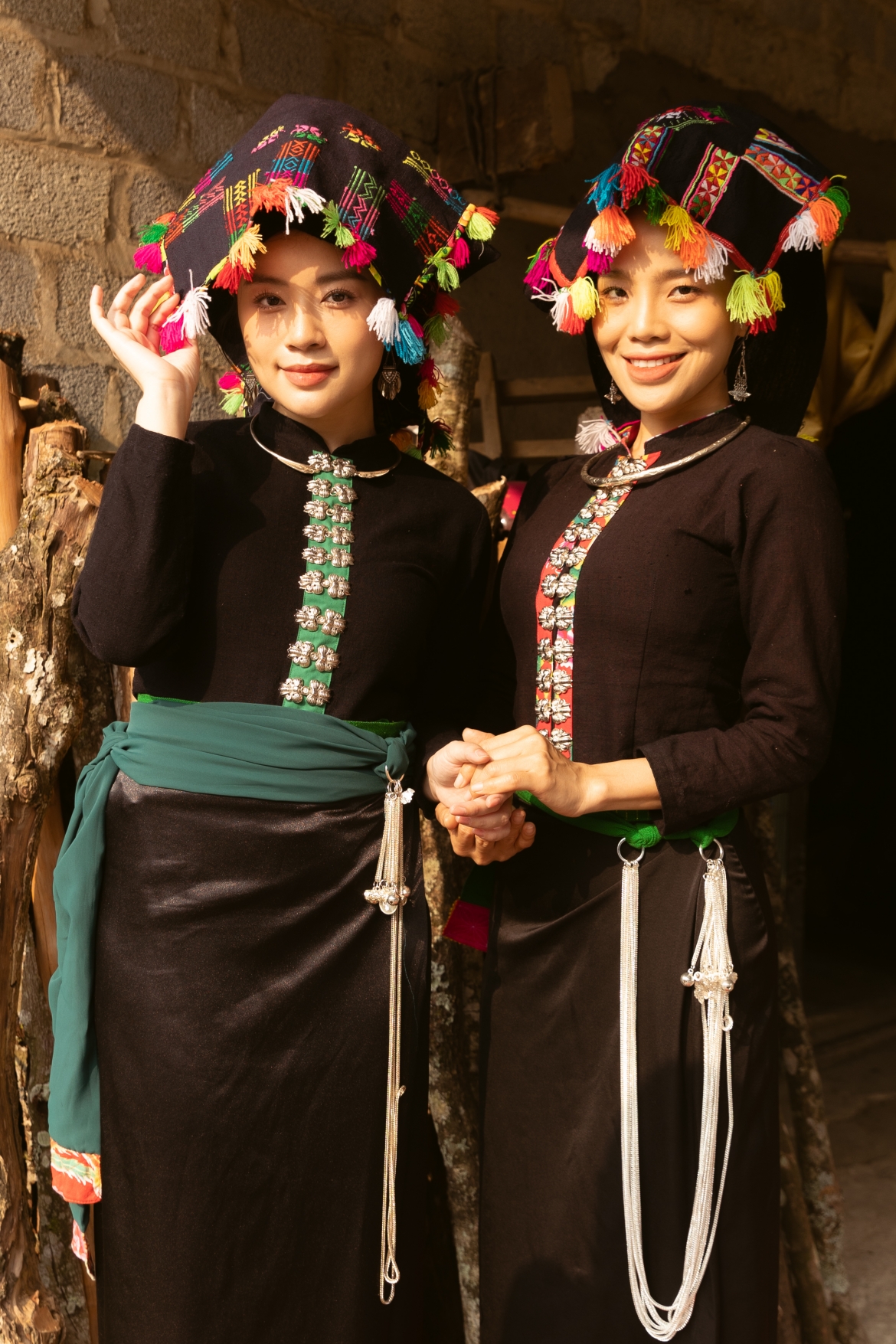 Sao Mai Thu Hằng kết hợp Sèn Hoàng Mỹ Lam trong MV "Tây Bắc yêu thương".