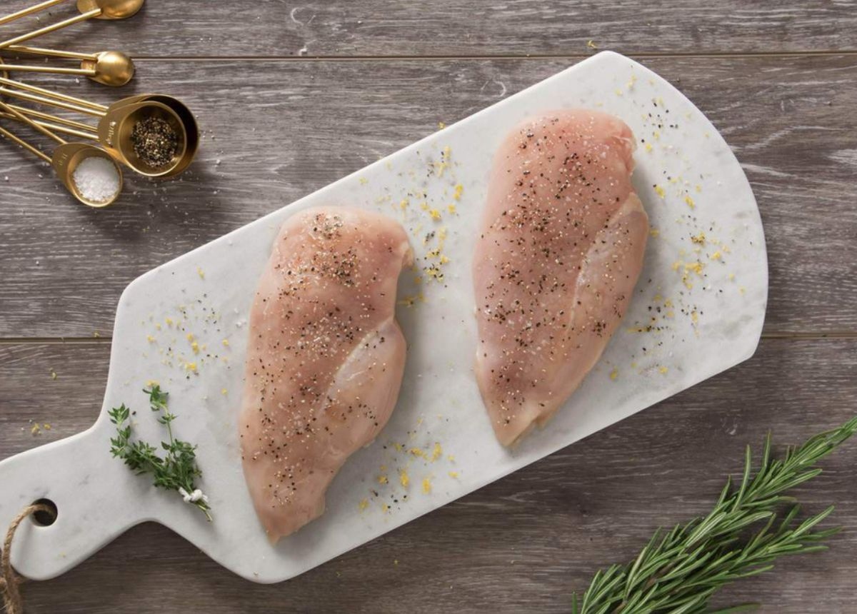 Giảm căng thẳng: Ức gà chứa selenium, là một loại chất chống oxy hóa giúp giảm căng thẳng, đặc biệt sau thời gian tập gym dài ngày. Ảnh minh họa