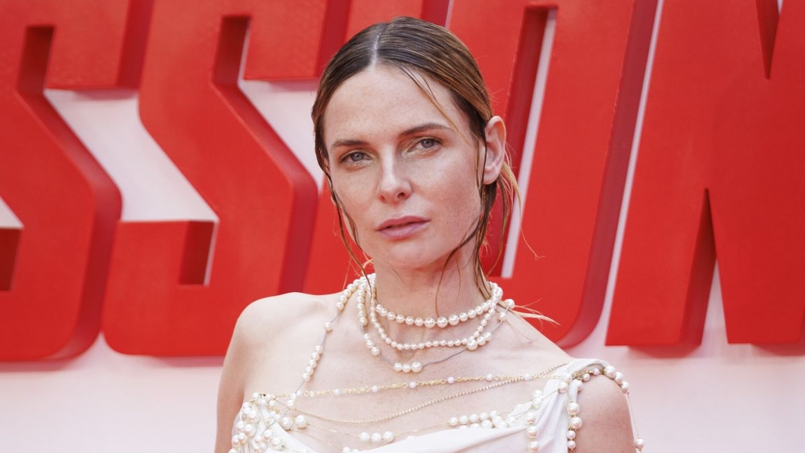 Rebecca Ferguson (vai Ilsa Faust): Ngay từ lần đầu tiên xuất hiện trong "Mission: Impossible – Rogue Nation" (2015), nhân vật Ilsa Faust của Rebecca Ferguson gây ấn tượng như một nhân vật mạnh mẽ và phức tạp.