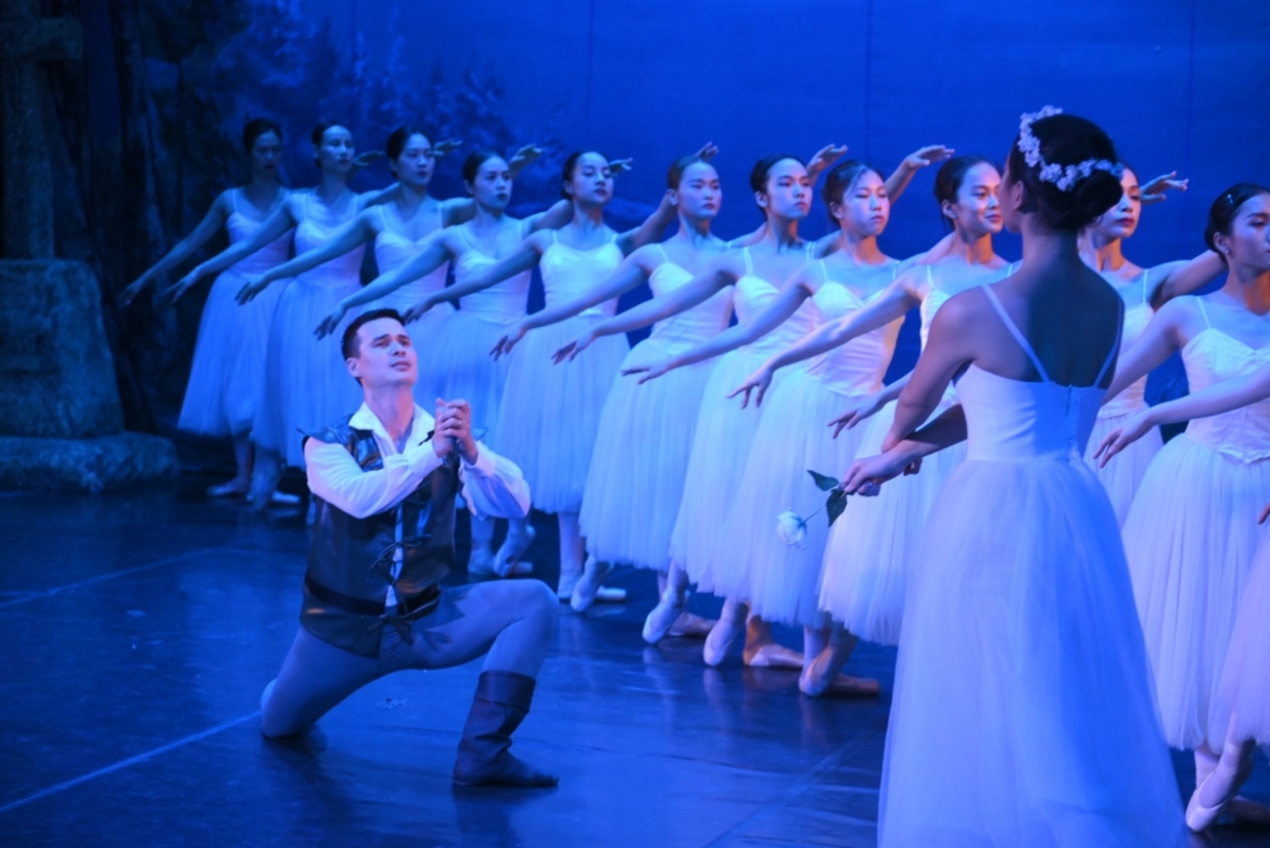 Xuyên suốt vở Ballet Giselle là thông điệp về tình yêu và lòng vị tha.