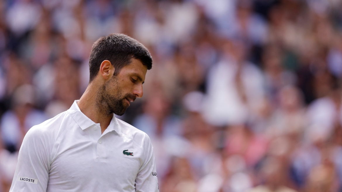 Sau game đấu thứ 5 bản lề kéo dài 26 phút, Nole thất bại và để thua luôn set 3 với tỷ số 1-6. 
