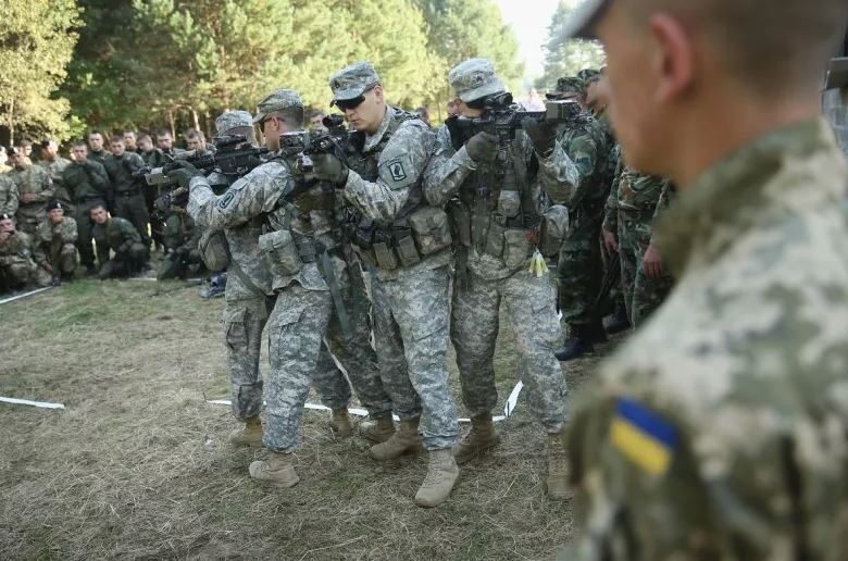 Mỹ huấn luyện cho binh lính Ukraine trong cuộc tập trận song phương năm 2014. Ảnh: Getty