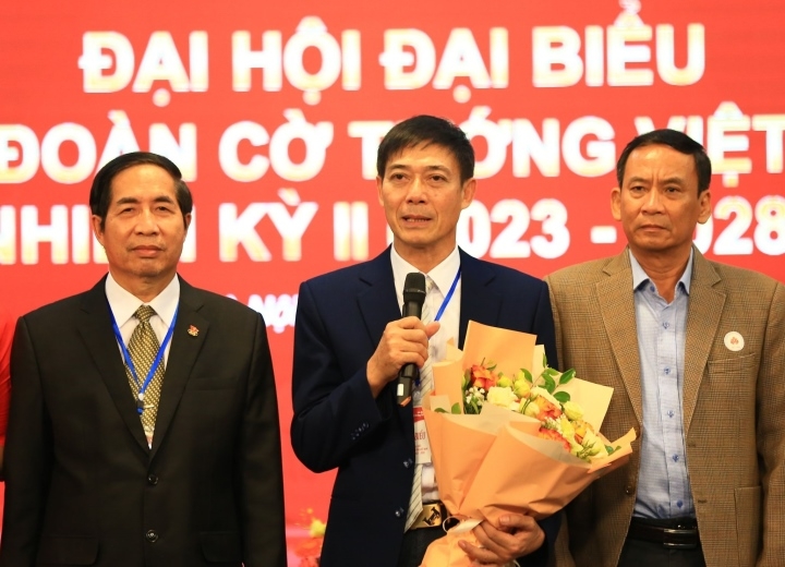 Ông Nguyễn Văn Bình (giữa) làm Chủ tịch Liên đoàn cờ tướng Việt Nam.