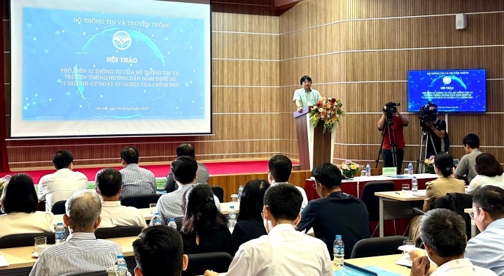 Cục phó Cục Phát thanh truyền hình và Thông tin điện tử Nguyễn Hà Yên phát biểu khai mạc hội thảo.