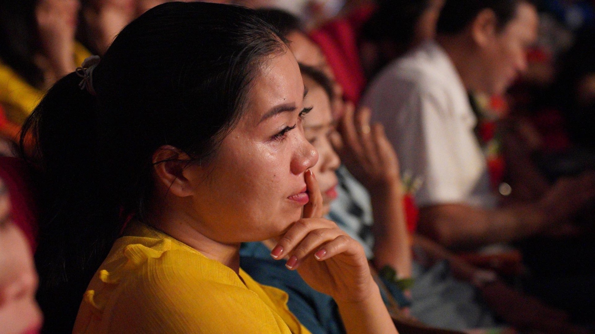 Nhiều khán giả xúc động khi xem chương trình.