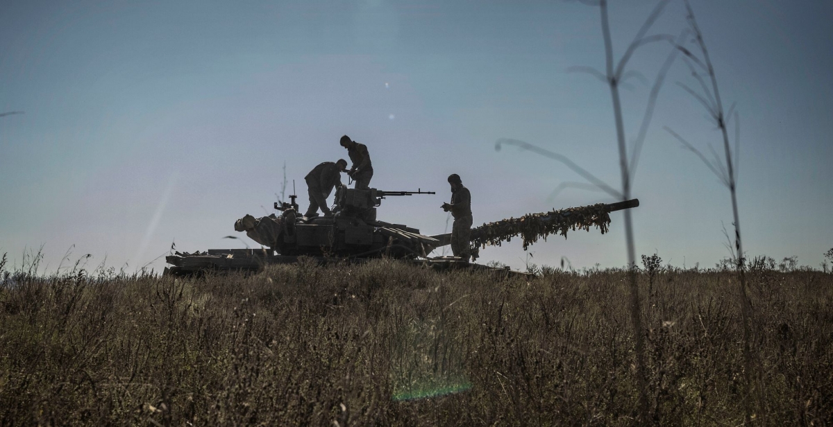 Một đội xe tăng Ukraine ở Donbass. Ảnh: Wall Street Journal