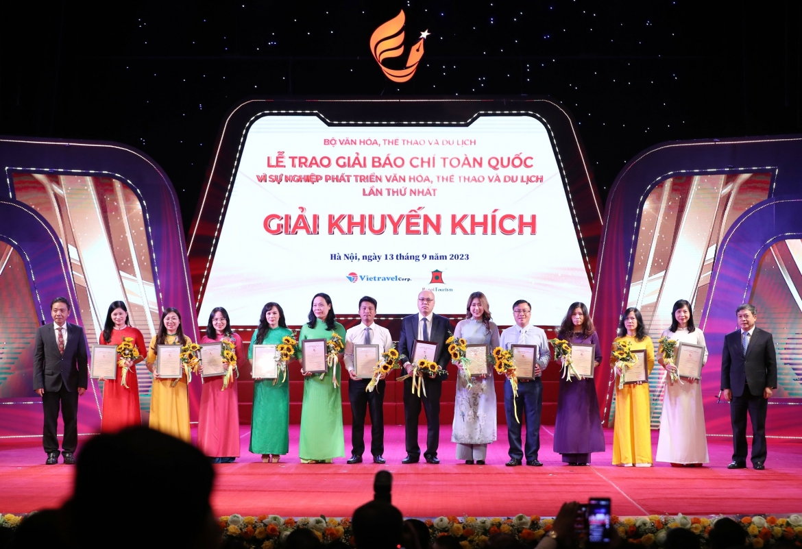 Đài Tiếng nói Việt Nam cũng vinh dự nhận về 6 Giải Khuyến khích gồm: Loạt 4 bài: Tác phẩm Chàng trai miền đá của Ban Dân tộc (VOV4); Loạt 3 kỳ: Du lịch Đắk Lắk phục hồi sau đại dịch của Cơ quan thường trú khu vực Tây Nguyên; Loạt 3 bài: Vượt qua hủ tục của Cơ quan thường trú khu vực miền Trung; Tác phẩm Nghệ sĩ với giới trẻ của Ban Âm nhạc (VOV3); Loạt 4 kỳ: Khơi dậy sức mạnh nội sinh - Hiện thực hóa khát vọng Việt Nam hùng cường của Ban Thời sự (VOV1); Tiktok làm lệch lạc lối sống giới trẻ, băng hoại giá trị văn hóa dân tộc của Báo điện tử VTC News.