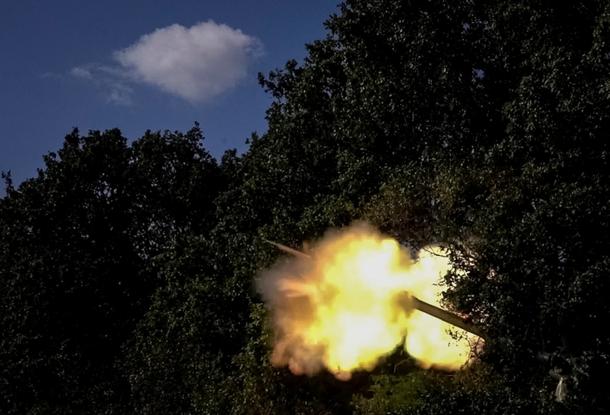 Ukraine khai hỏa lựu pháo tự hành M109 về phía quân đội Nga ở khu vực Donetsk. Ảnh: Reuters