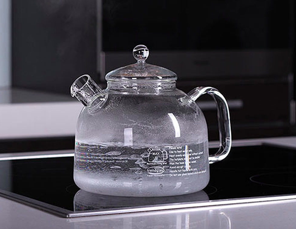 Ấm đun thủy tinh có an toàn không là nỗi lo lắng của không ít người. (Ảnh: Usatoday)