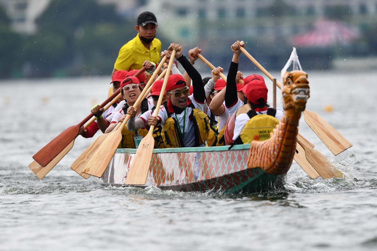 Đây là làn thứ tư TP Hà Nội và Vietnam Airlines tổ chức giải Bơi chải thuyền rồng Hà Nội 