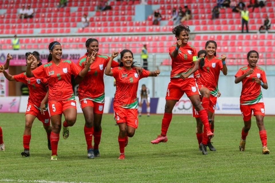 Bóng đá nữ Bangladesh có sự tiến bộ nhưng chưa thể so sánh về sức mạnh với ĐT nữ Việt Nam. (Ảnh: LĐBĐ Bangladesh). 